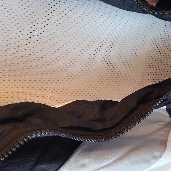 Champion Windbreaker - Picture 7 of 7